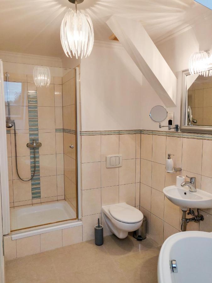 Hotel Dom Weselny Pod Kasztanem à Luban Extérieur photo